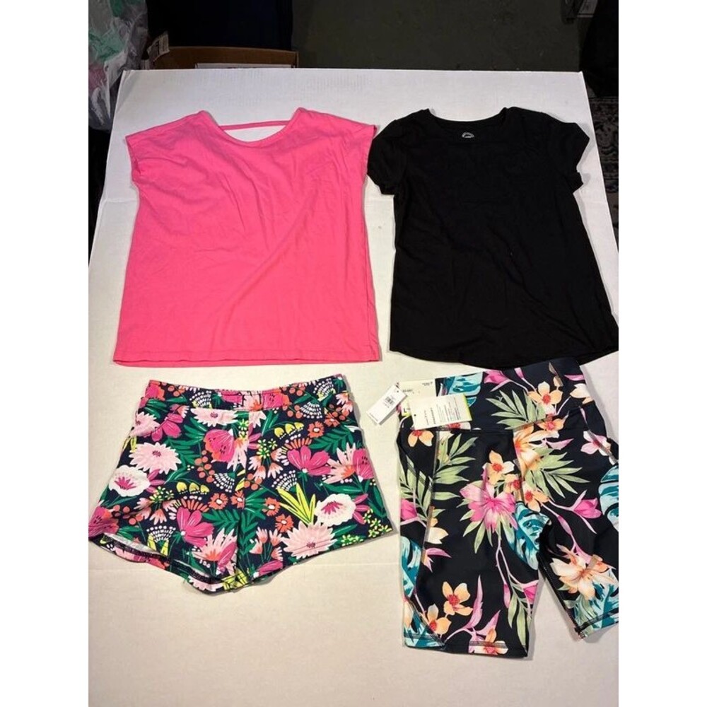Girls size 10 shorts and tee’s